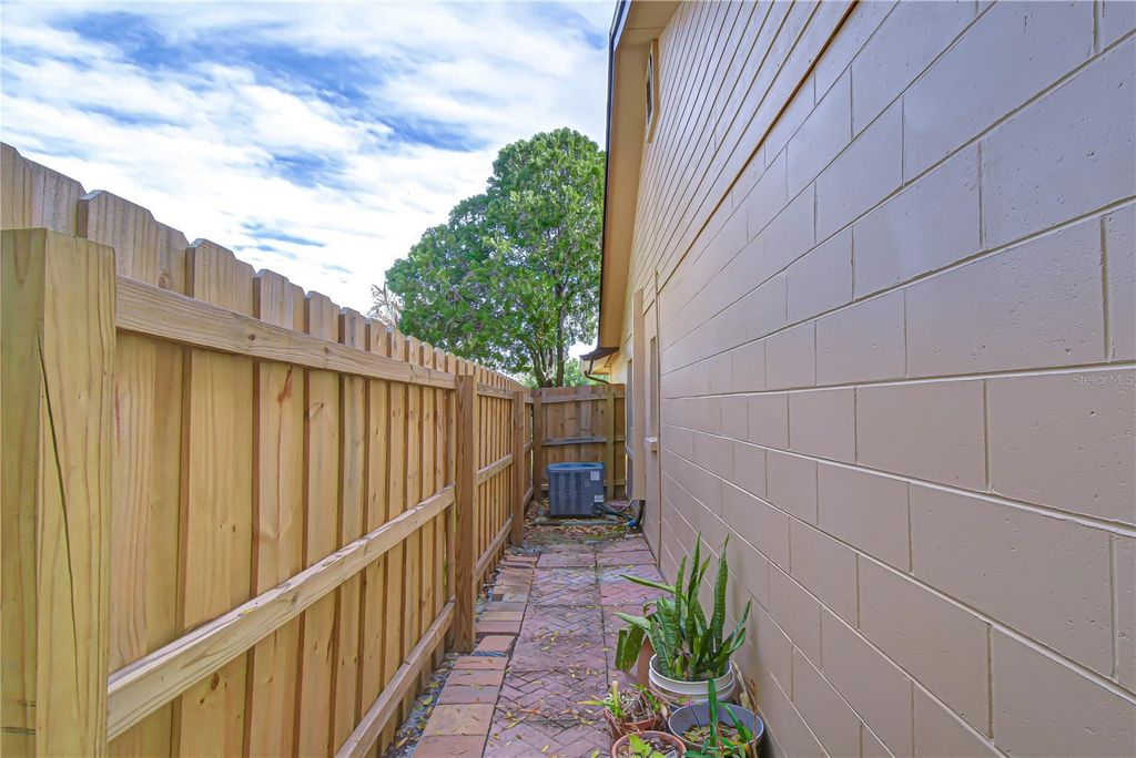 Image 23 of property listing at 12722 DUNHILL DRIVE, Tampa, FL 33624