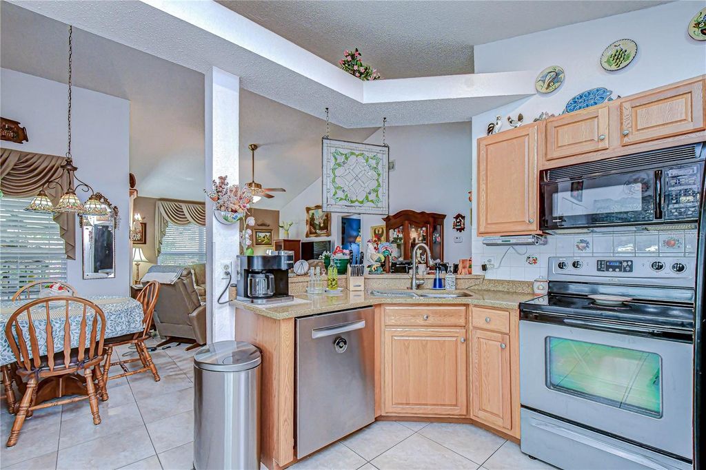 Image 10 of property listing at 12722 DUNHILL DRIVE, Tampa, FL 33624