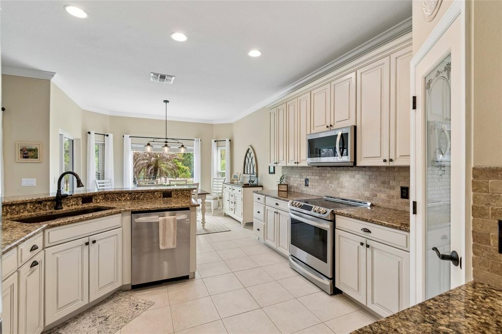 Image 11 of property listing at 177 MARABELLA LOOP, Poinciana, FL 34759