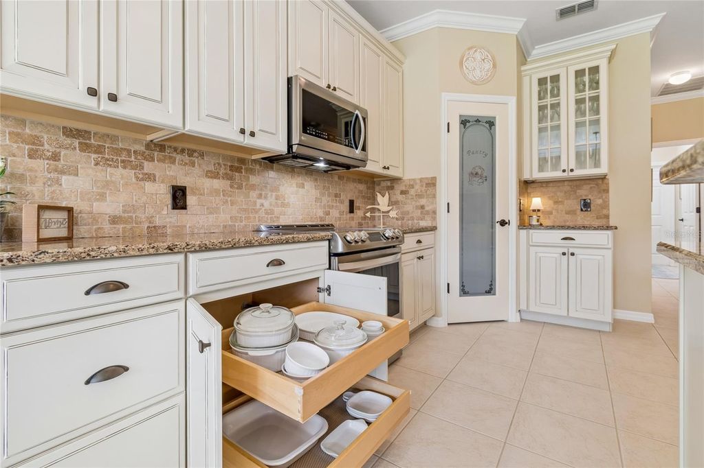 Image 15 of property listing at 177 MARABELLA LOOP, Poinciana, FL 34759