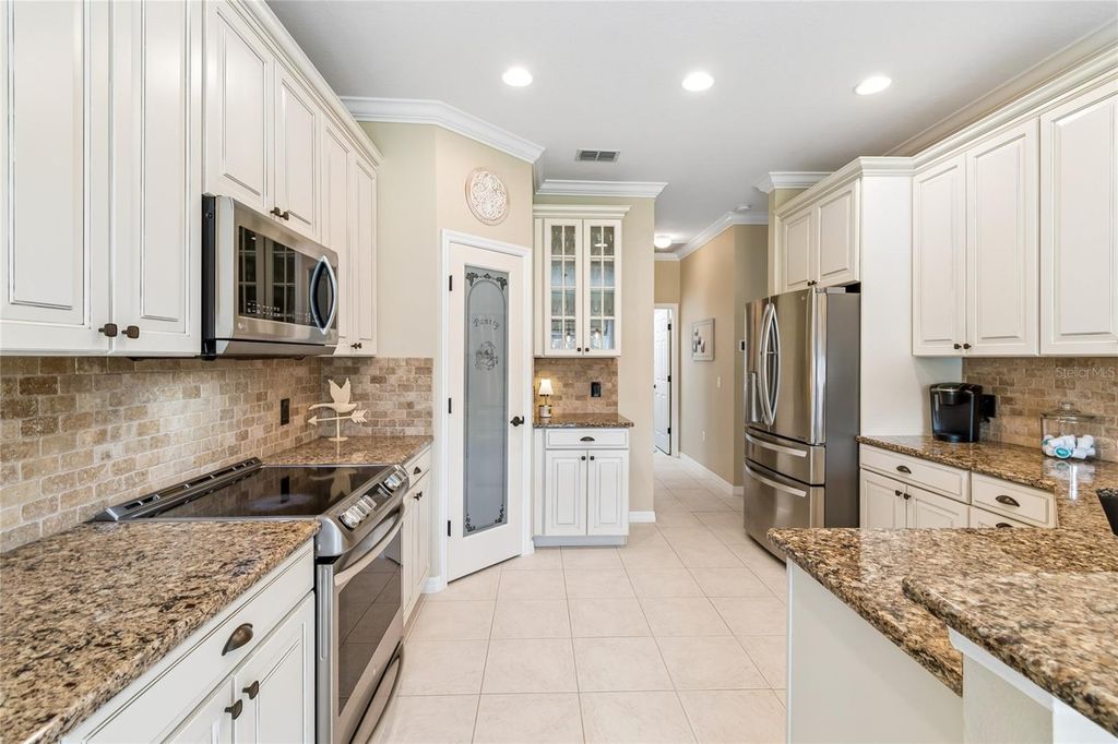 Image 10 of property listing at 177 MARABELLA LOOP, Poinciana, FL 34759