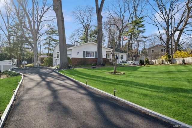 32 Derby Place, Smithtown, NY 11787