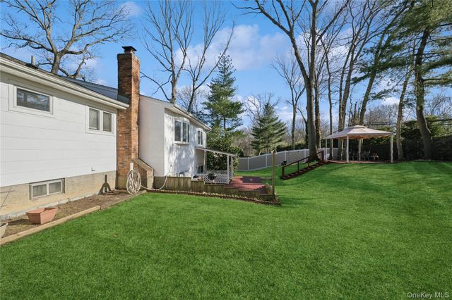 32 Derby Place, Smithtown, NY 11787