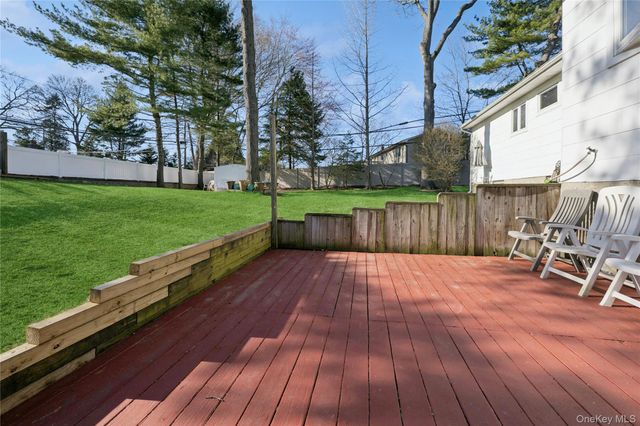 32 Derby Place, Smithtown, NY 11787