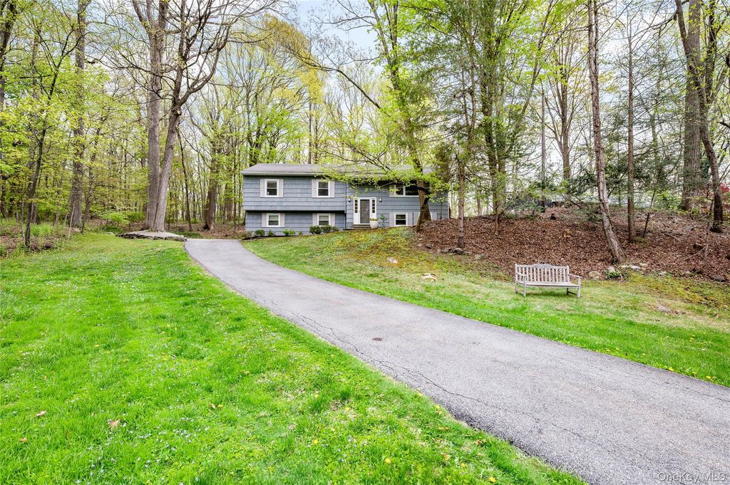 12 Westview Drive, Katonah, NY 10536