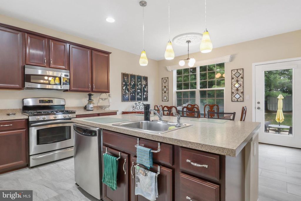14 SPRINGDALE DR, Gloucester City, NJ 08030