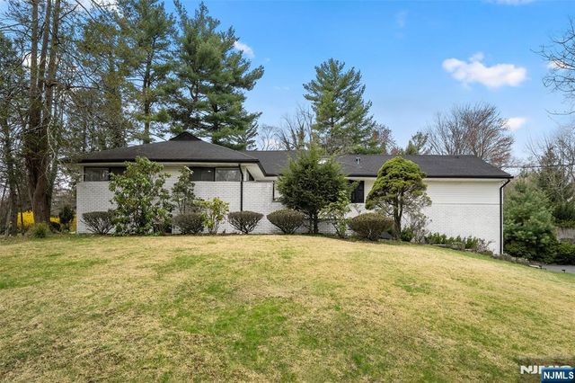 7 Wierimus Lane, Hillsdale, NJ 07642