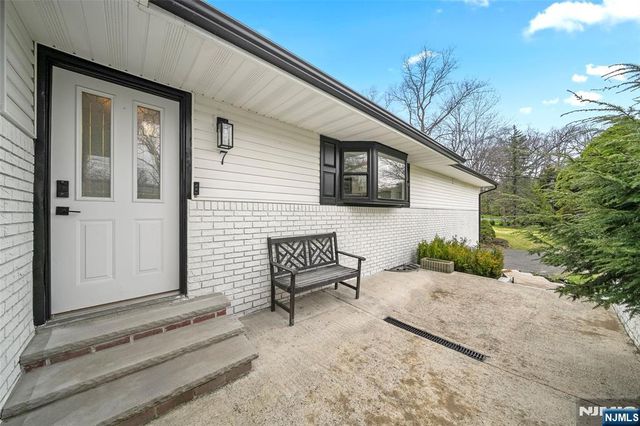 7 Wierimus Lane, Hillsdale, NJ 07642