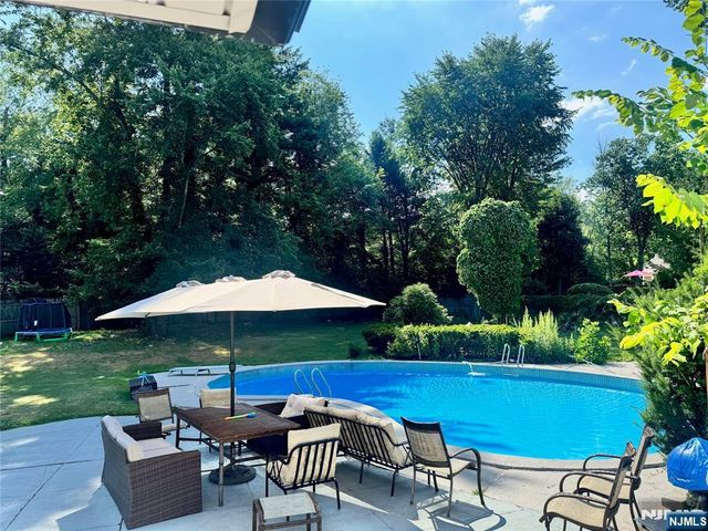 7 Wierimus Lane, Hillsdale, NJ 07642