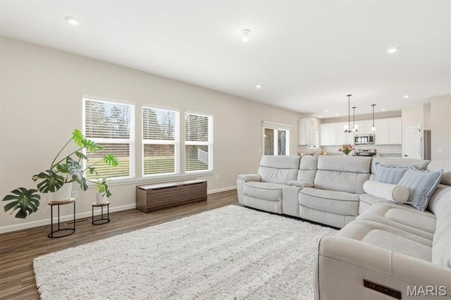 368 Cottage Grove Drive, Wentzville, MO 63385