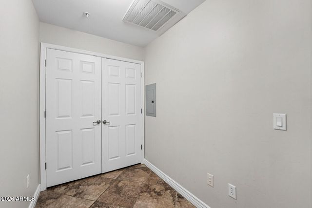 5450 E DEER VALLEY Drive 1015, Phoenix, AZ 85054