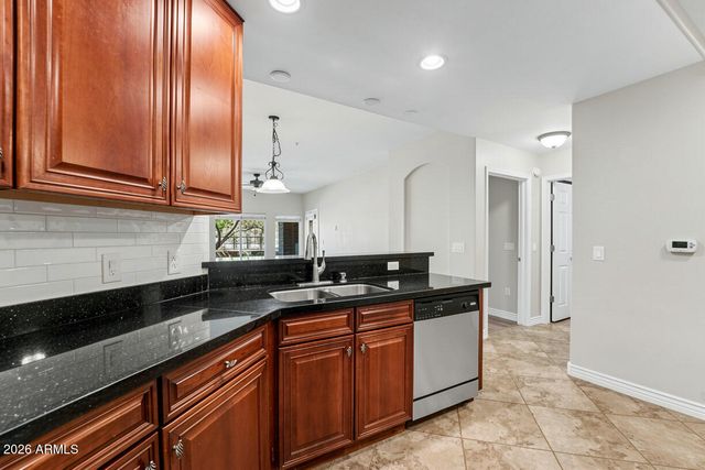 5450 E DEER VALLEY Drive 1015, Phoenix, AZ 85054