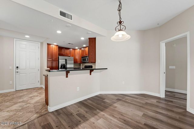 5450 E DEER VALLEY Drive 1015, Phoenix, AZ 85054