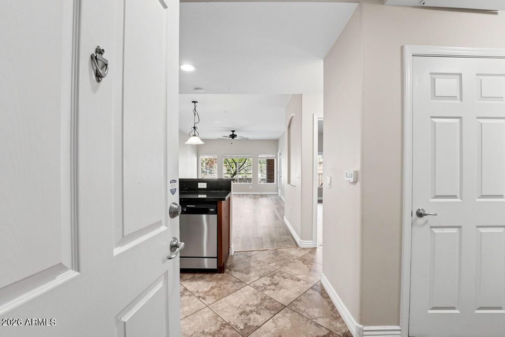 5450 E DEER VALLEY Drive 1015, Phoenix, AZ 85054