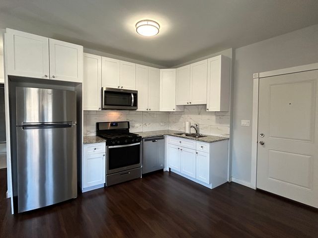 7441 N ROGERS Avenue 3A, Chicago, IL 60626