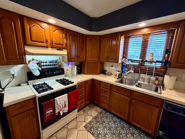 2276 Cross Street, Freeport, IL 61032