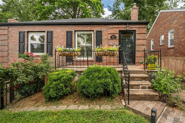 8719 White Avenue, Brentwood, MO 63144