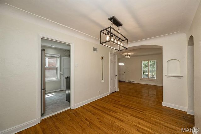 8719 White Avenue, Brentwood, MO 63144