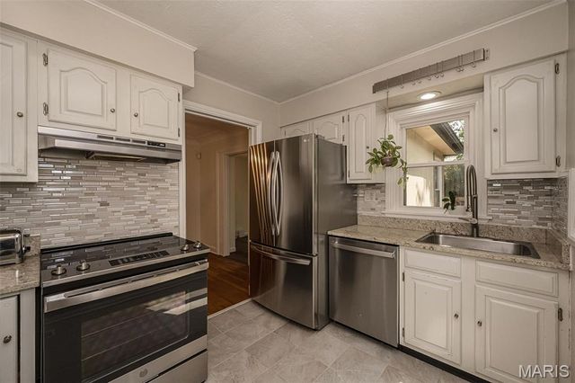 8719 White Avenue, Brentwood, MO 63144