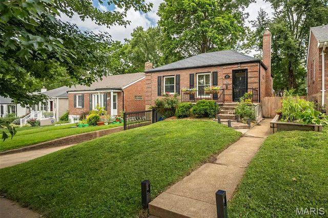 8719 White Avenue, Brentwood, MO 63144