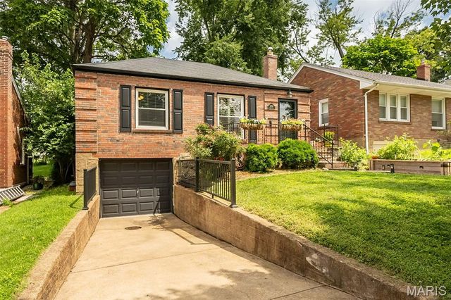 8719 White Avenue, Brentwood, MO 63144