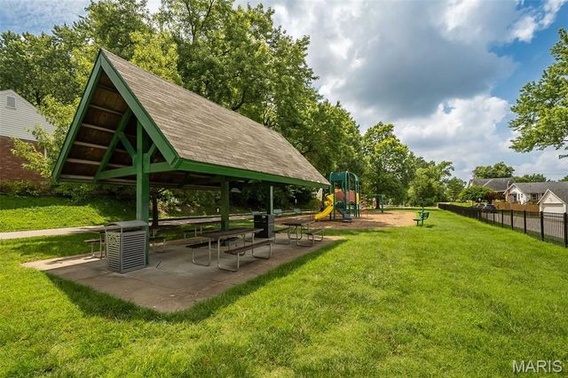 8719 White Avenue, Brentwood, MO 63144