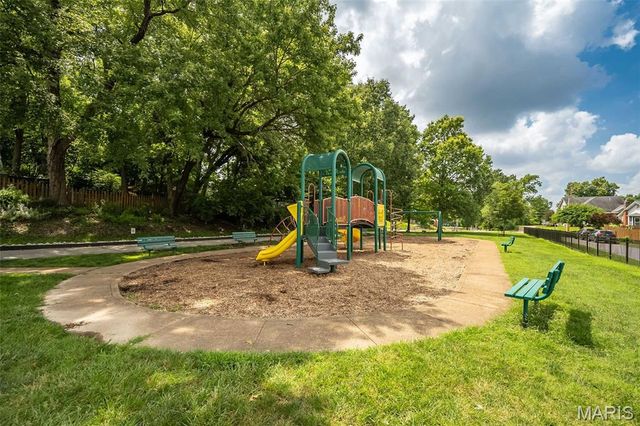 8719 White Avenue, Brentwood, MO 63144