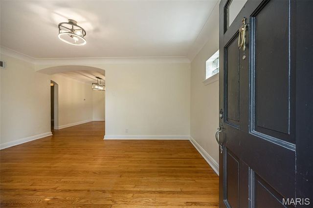 8719 White Avenue, Brentwood, MO 63144