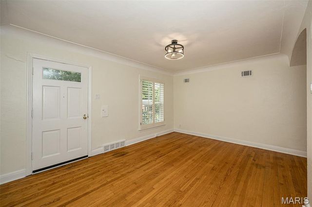 8719 White Avenue, Brentwood, MO 63144
