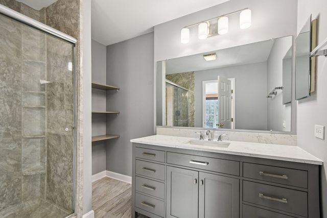 615 GROSSE POINTE Circle 12-7, Vernon Hills, IL 60061