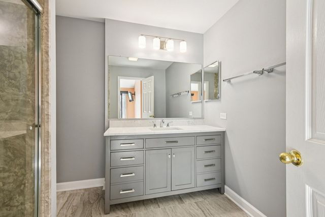 615 GROSSE POINTE Circle 12-7, Vernon Hills, IL 60061