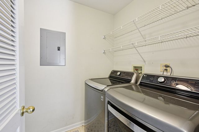 615 GROSSE POINTE Circle 12-7, Vernon Hills, IL 60061