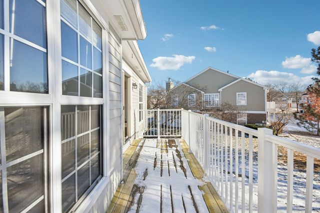 615 GROSSE POINTE Circle 12-7, Vernon Hills, IL 60061