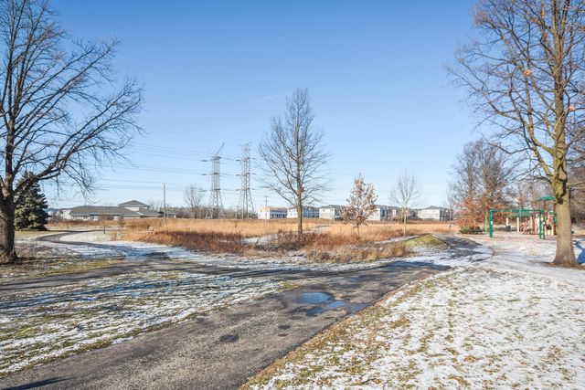 615 GROSSE POINTE Circle 12-7, Vernon Hills, IL 60061