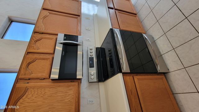 8529 W JOAN DE ARC Avenue, Peoria, AZ 85381