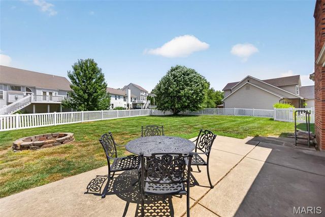 423 Ancestry Drive, St Peters, MO 63376