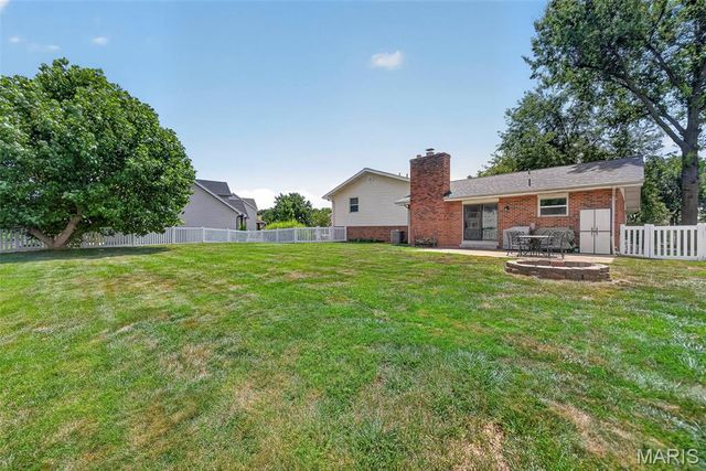 423 Ancestry Drive, St Peters, MO 63376