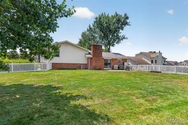 423 Ancestry Drive, St Peters, MO 63376