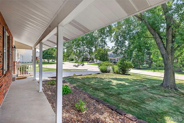 423 Ancestry Drive, St Peters, MO 63376