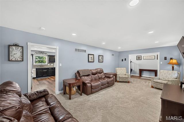 423 Ancestry Drive, St Peters, MO 63376