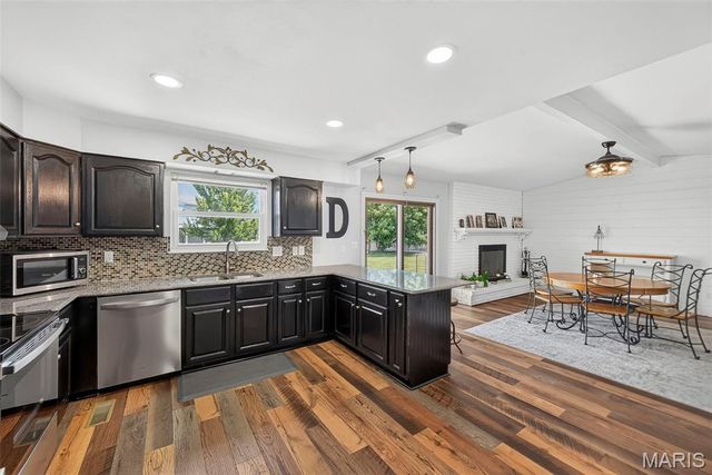 423 Ancestry Drive, St Peters, MO 63376