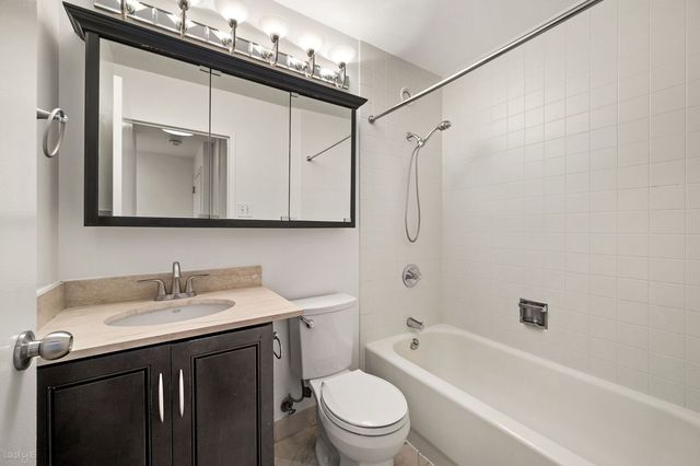 211 E Ohio Street 2915, Chicago, IL 60611