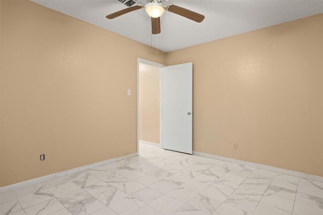 2621 16th Avenue N, Texas City, TX 77590
