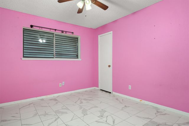 2621 16th Avenue N, Texas City, TX 77590