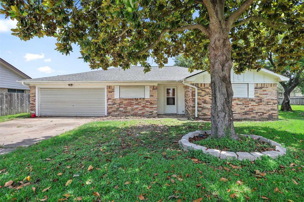 2621 16th Avenue N, Texas City, TX 77590