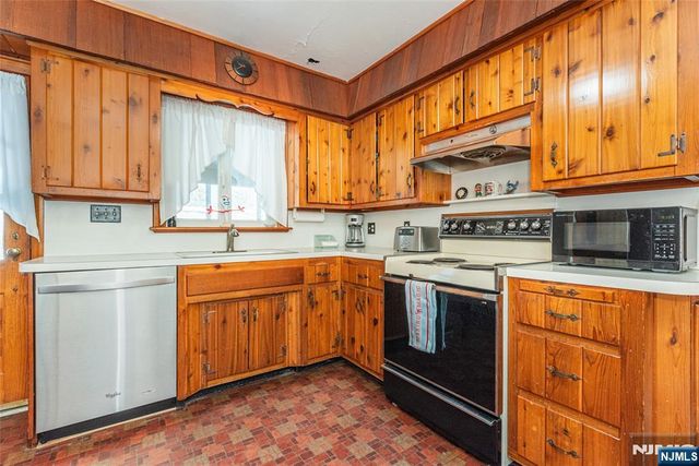 63 Chestnut Drive, Wayne, NJ 07470