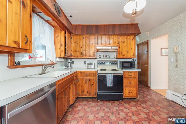 63 Chestnut Drive, Wayne, NJ 07470