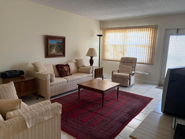 2036 Cornwall B 2036, Boca Raton, FL 33434