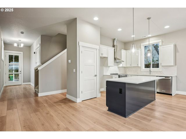 8774 Sw 176TH Ave, Beaverton, OR 97007