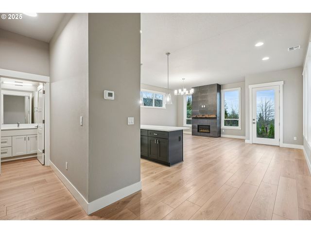 8774 Sw 176TH Ave, Beaverton, OR 97007